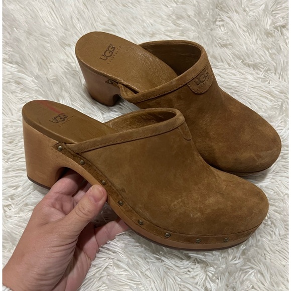 UGG Shoes - UGG Abbie Clogs - size 7 - tan color